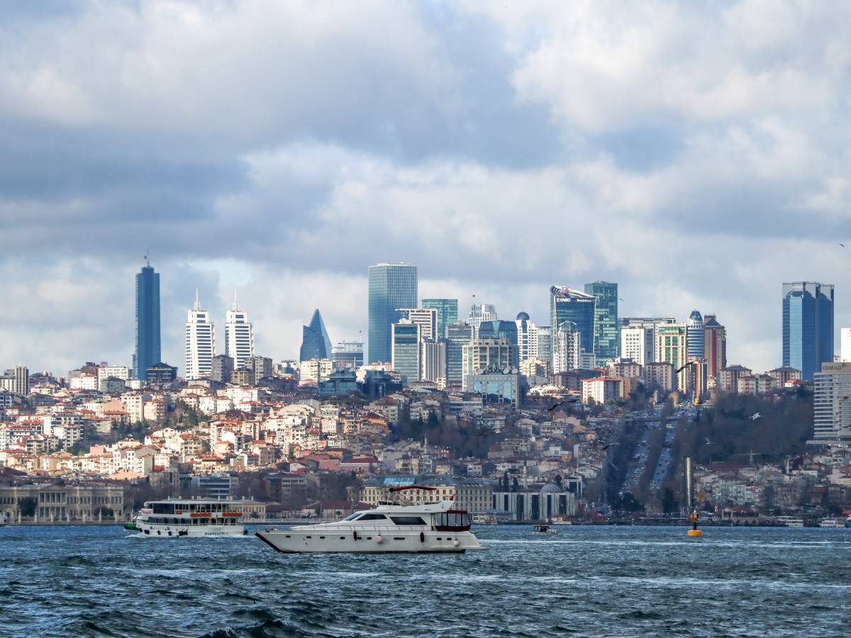 İstanbul Boğazı ve şehir silüeti